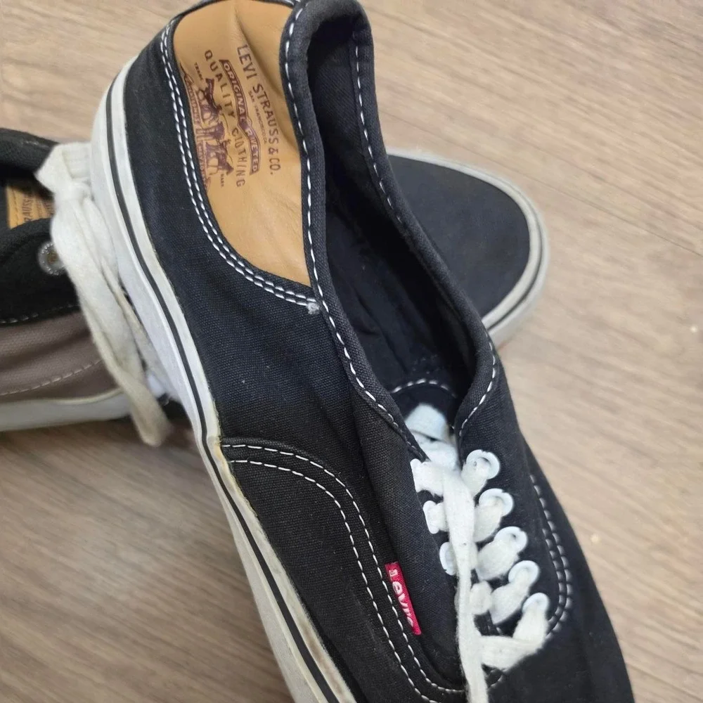 Levi' black shoes